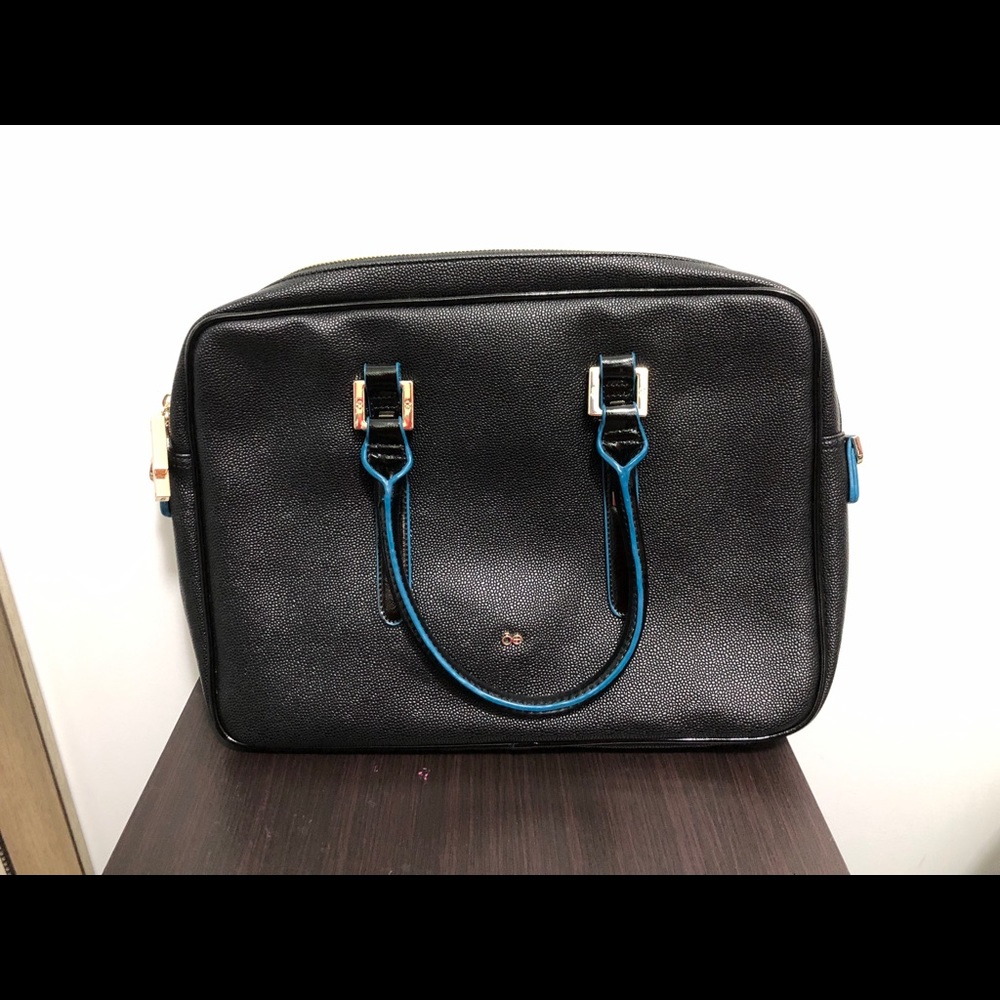 New Clōe laptop travel bag